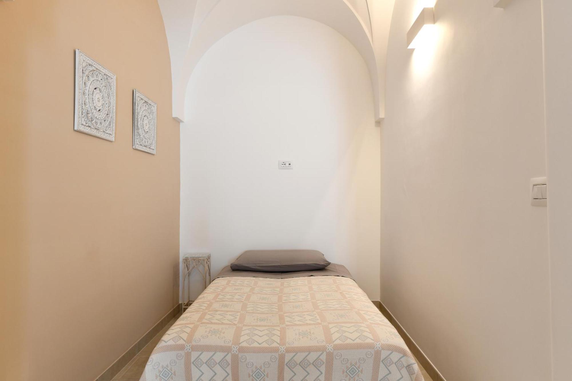 Апартаменты La Scala Del Borgo Чистернино Экстерьер фото